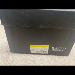 Badgley Mischka size 8 finesse block heel
